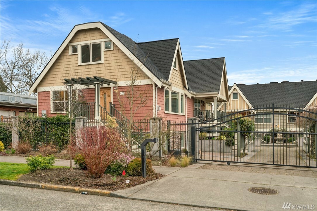 Property Photo:  4428 Eastern Ave N  WA 98103 