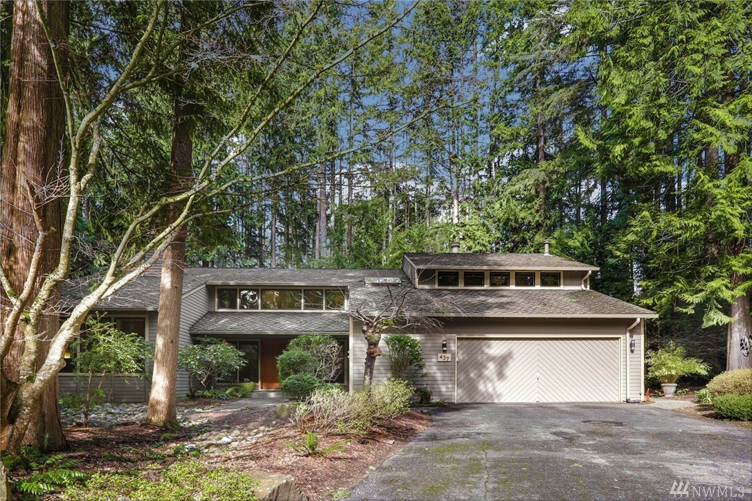 Property Photo:  437 218th Ave NE  WA 98074 