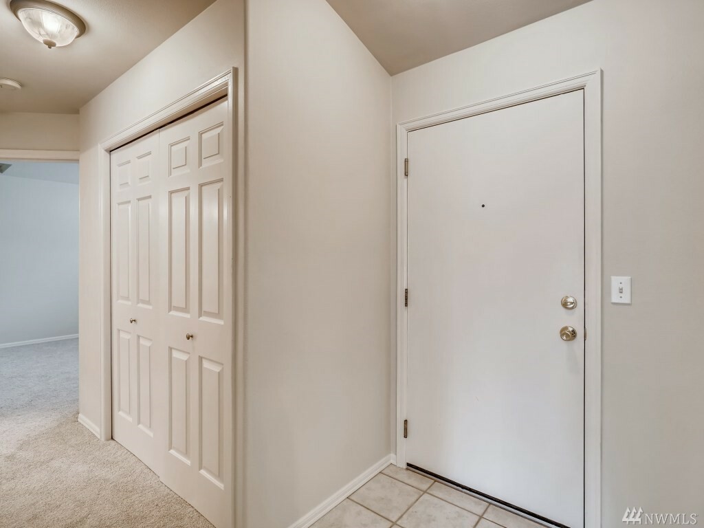 Property Photo:  18501 SE Newport Way L348  WA 98027 