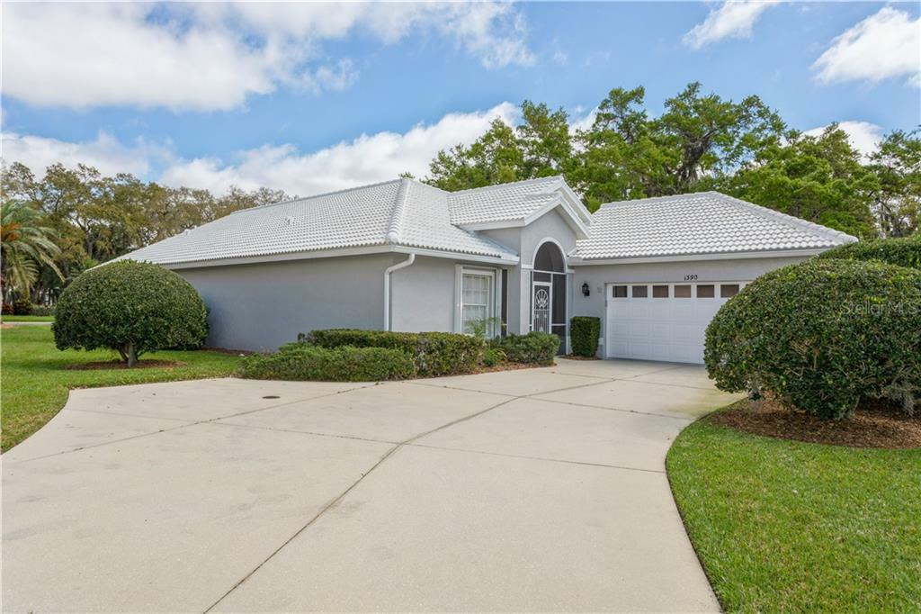 Property Photo:  1390 Clubview Court  FL 34292 