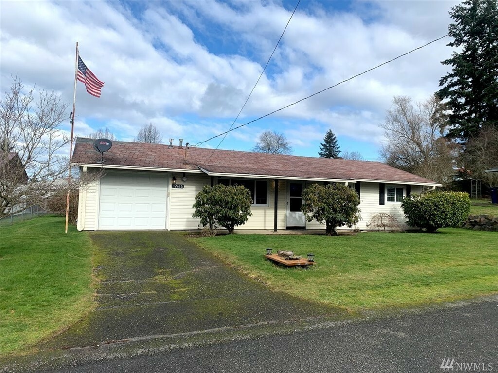 Property Photo: 12616 SE 169th St WA 98058