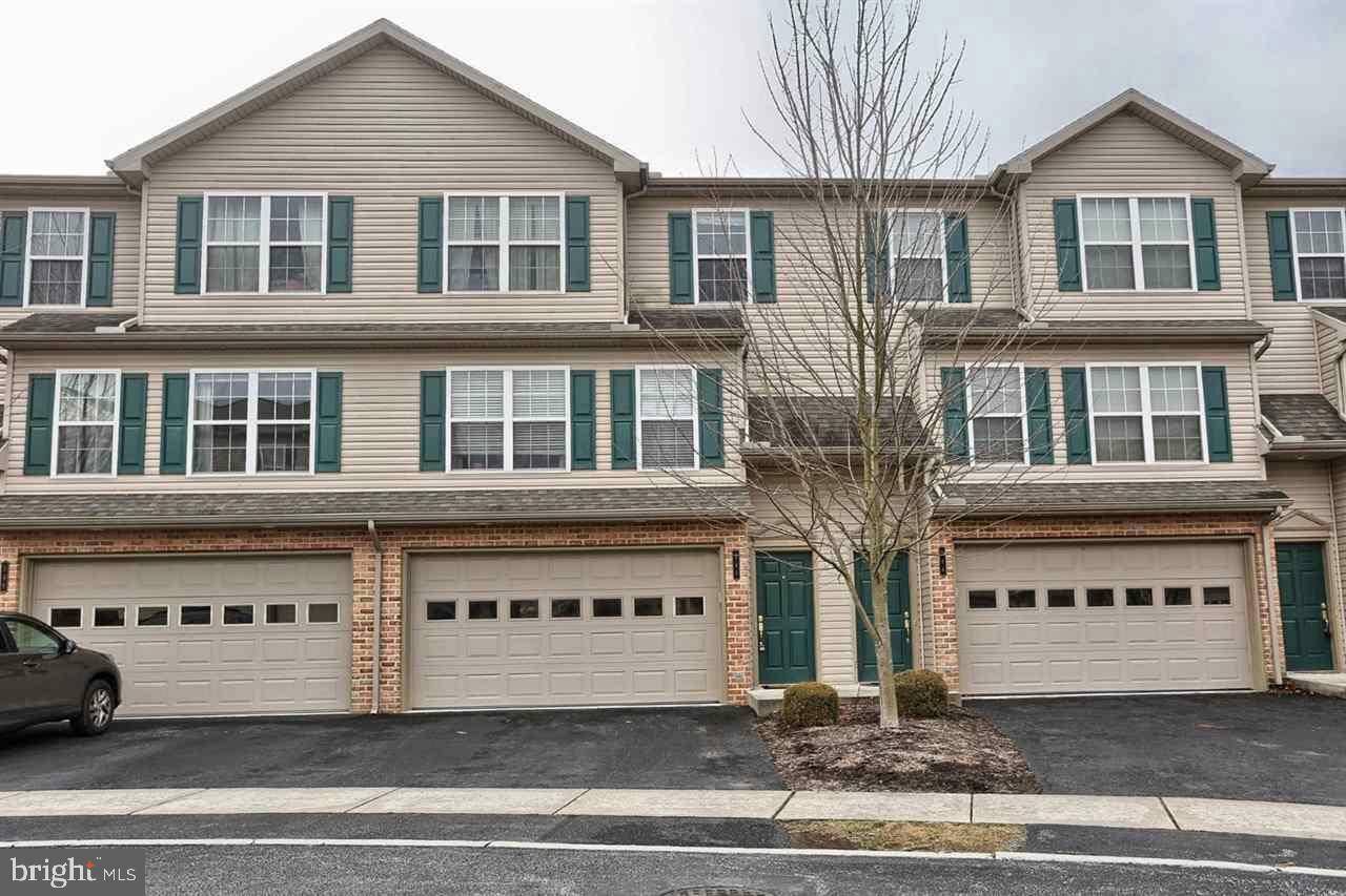 Property Photo: 546 Meadowcroft Circle PA 17055