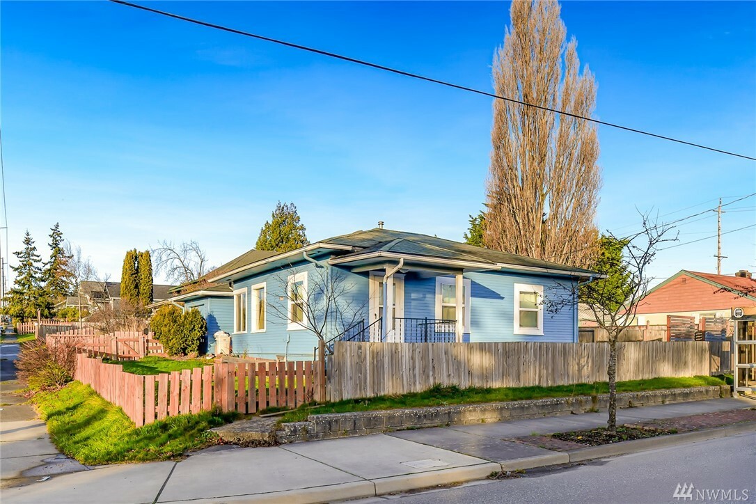 Property Photo:  1201 Alabama St  WA 98226 