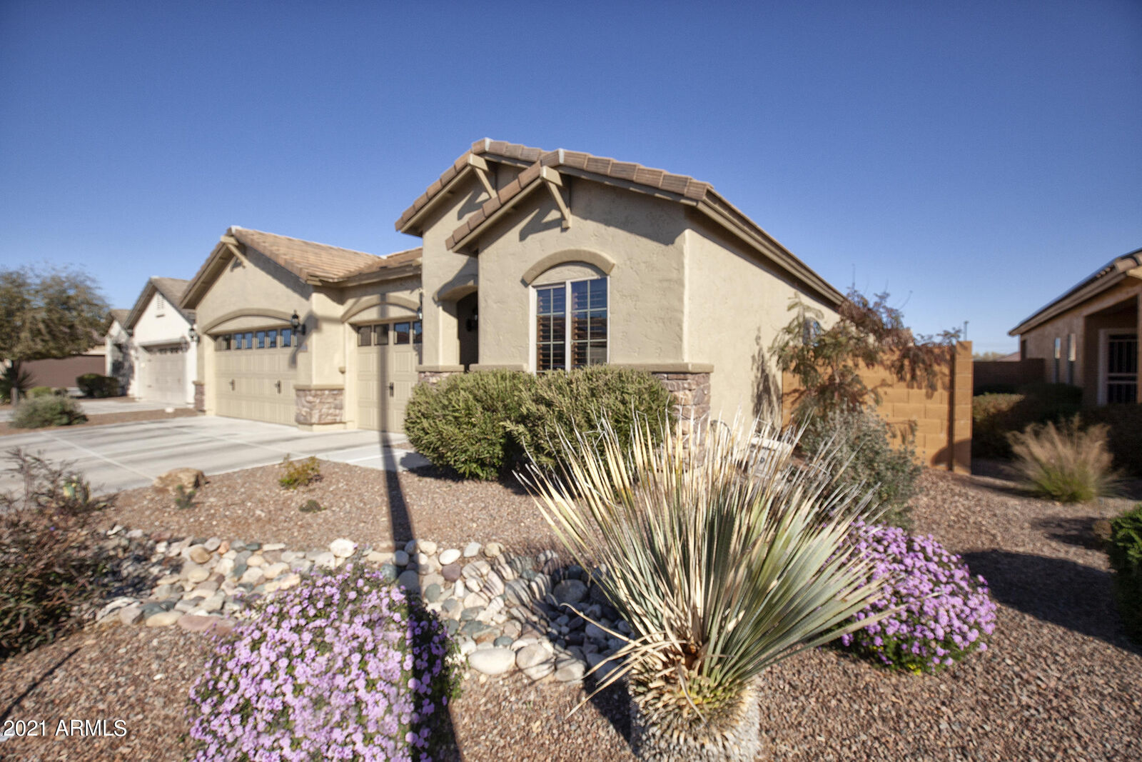 Property Photo:  25976 W Runion Drive  AZ 85396 