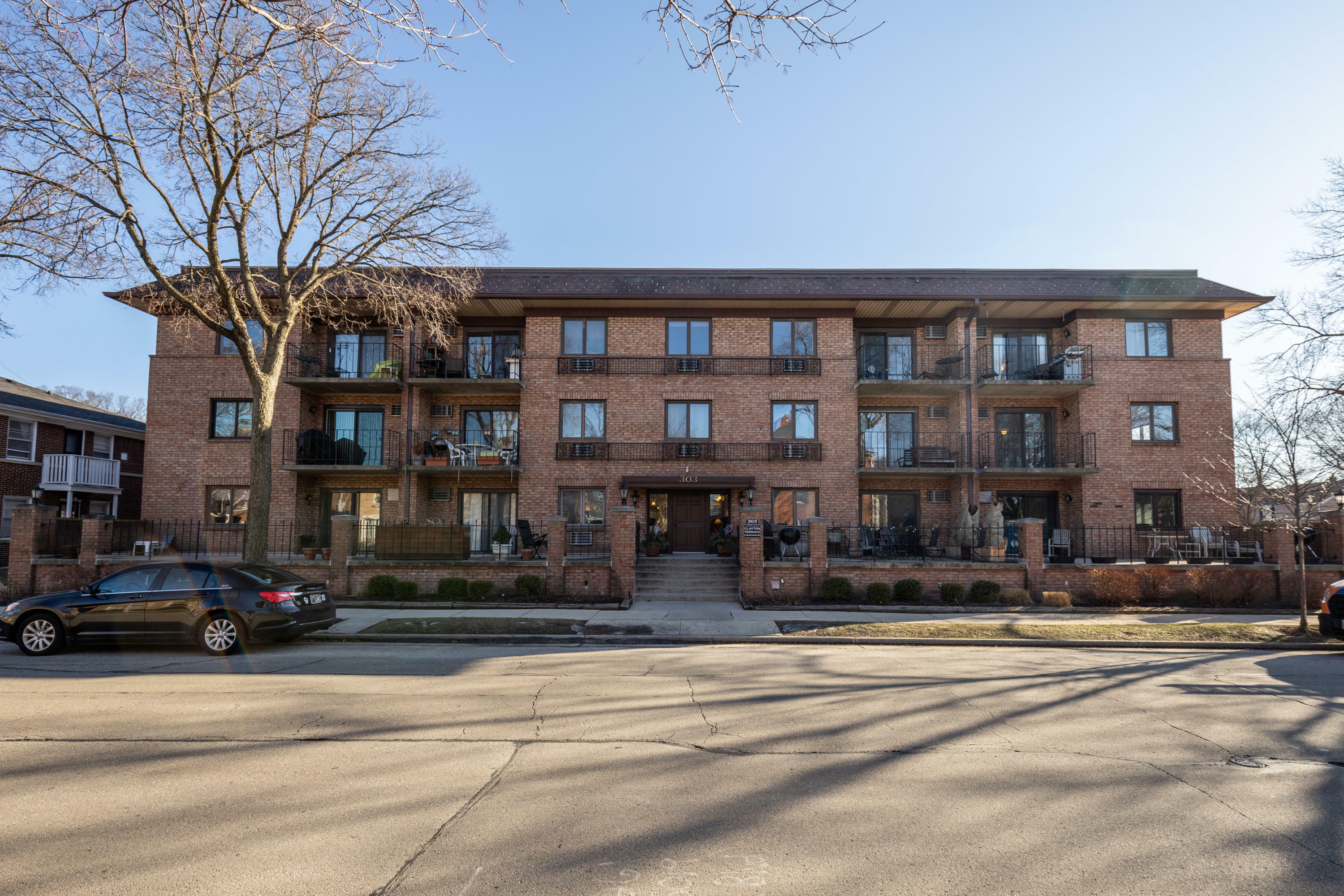 Property Photo: 303 E Henry Clay St 204 WI 53217