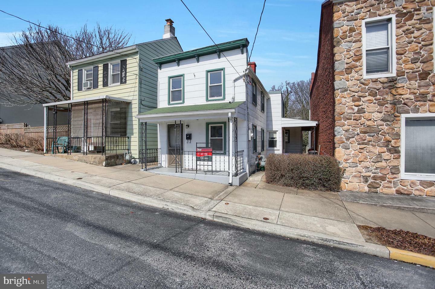 Property Photo:  202 Walnut Street  PA 17368 