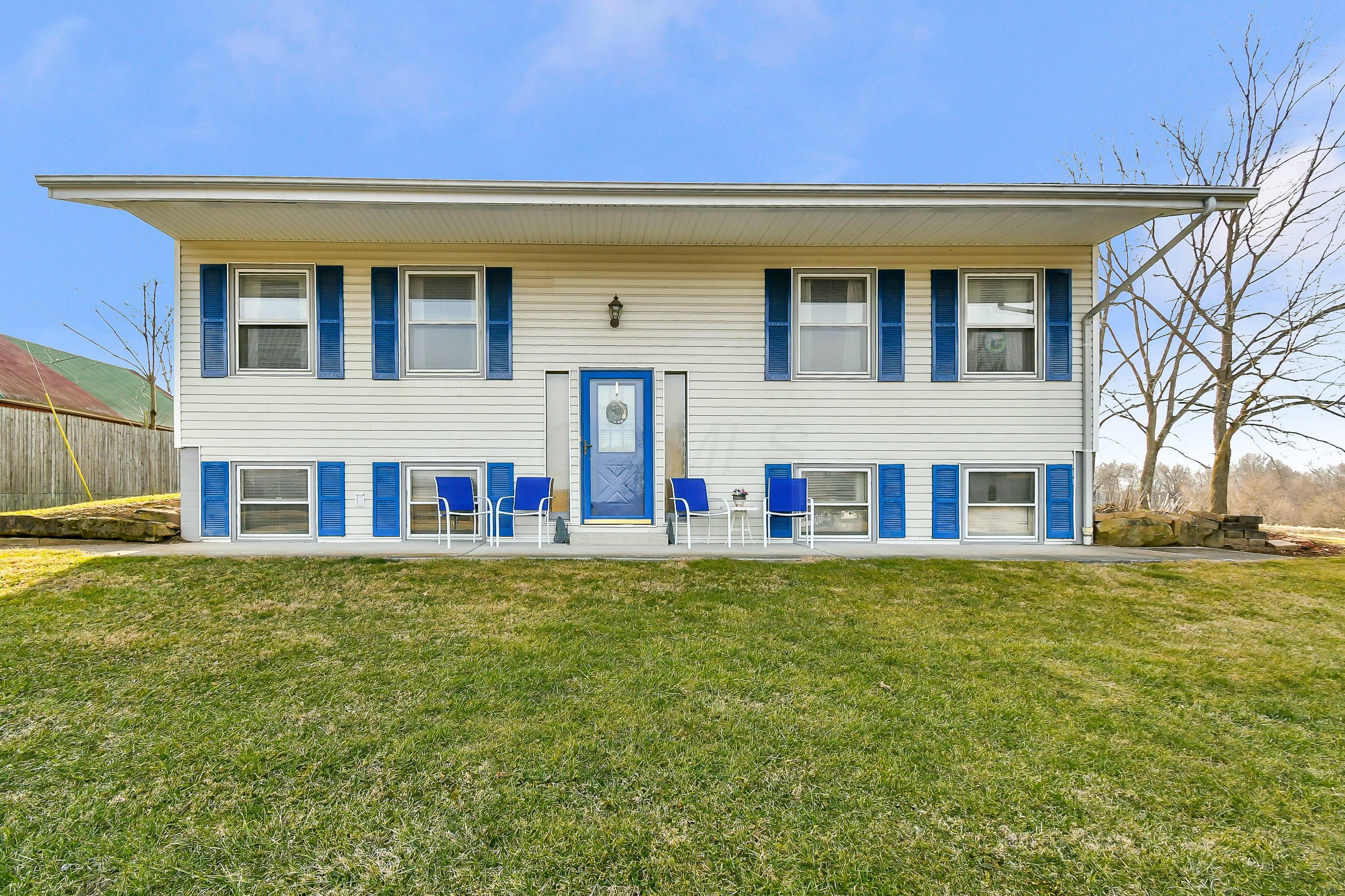 Property Photo: 285 Jerusalem SE Road OH 43107