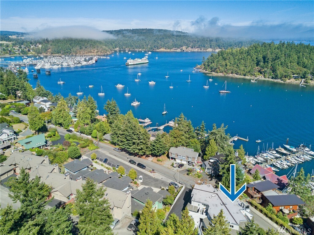 Property Photo: 625 Harrison St F WA 98250