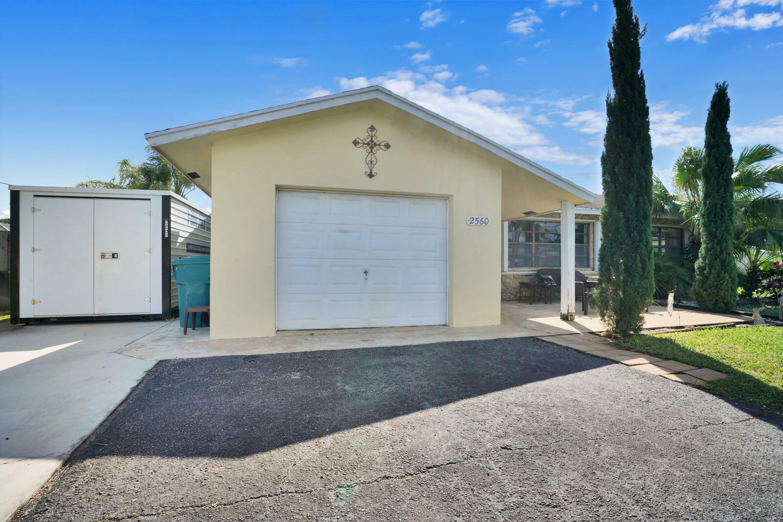 Property Photo:  2560 SW 11th Street  FL 33426 