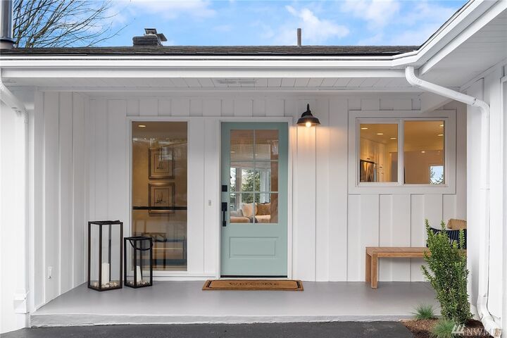 Property Photo:  4914 116th Place SE  WA 98006 