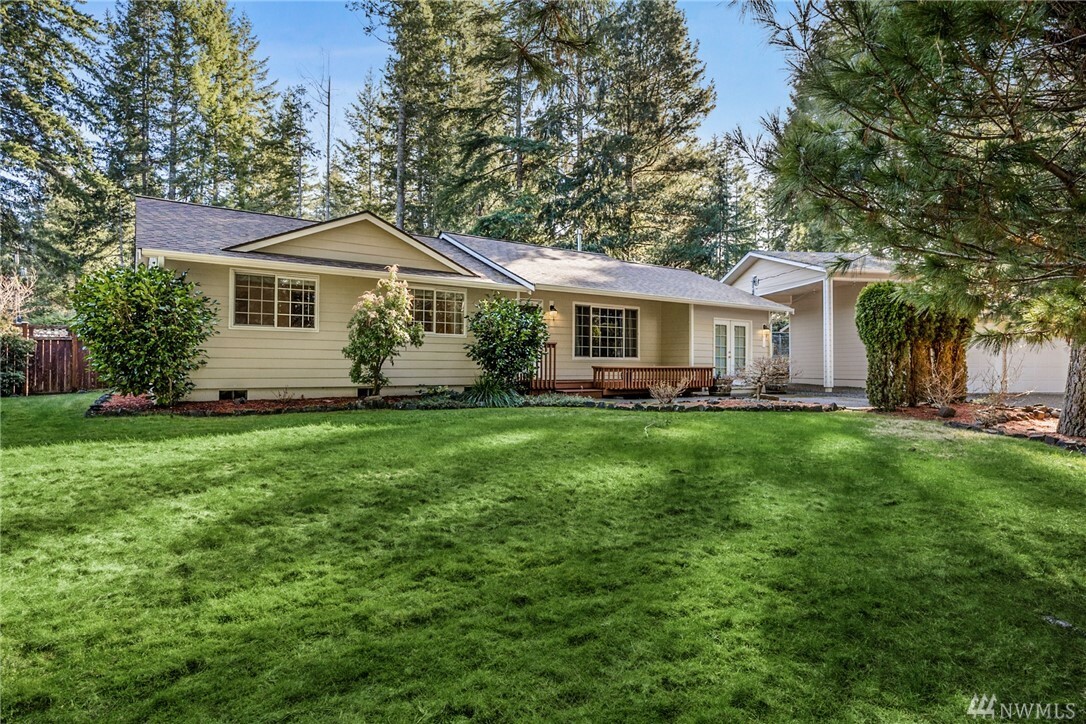 Property Photo:  1720 E St. Andrews Dr N  WA 98584 