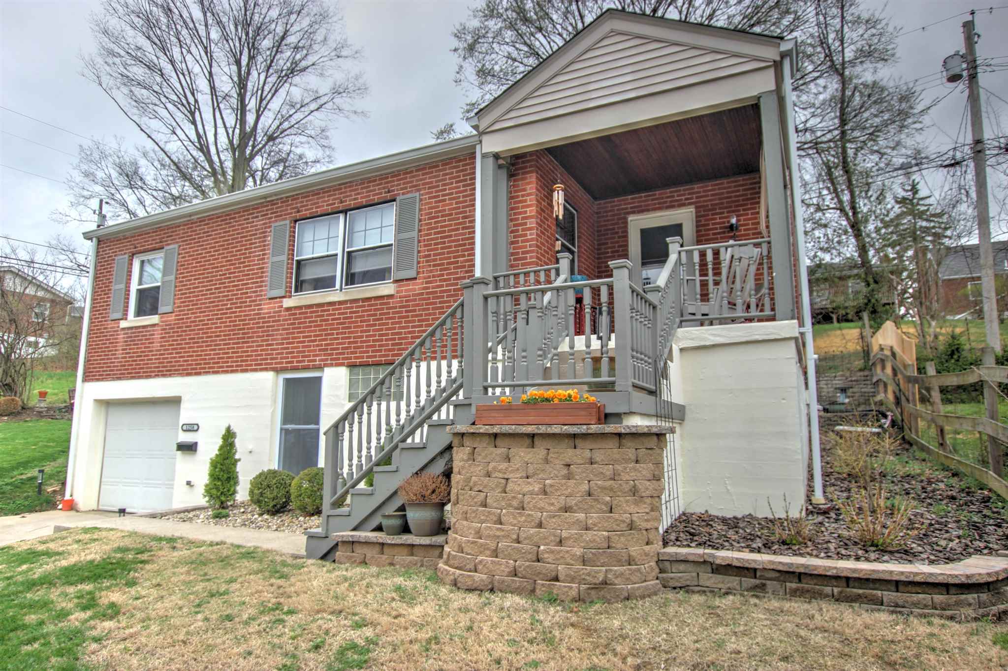 Property Photo: 1258 E Henry Clay Avenue KY 41011