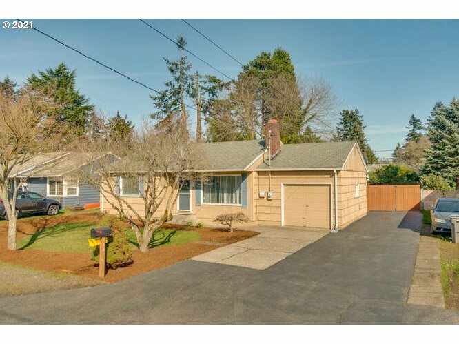 Property Photo:  144 SE 109th Ave  OR 97216 