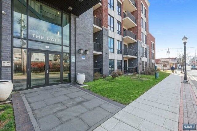 Property Photo:  17 Meadow Road 406  NJ 07070 