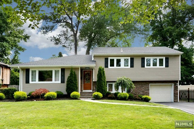 Property Photo:  26 Eastbrook Drive  NJ 07661 