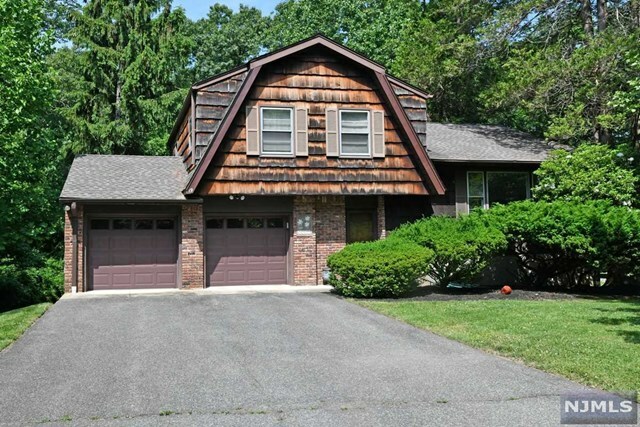 Property Photo:  19 Cressfield Court  NJ 07677 