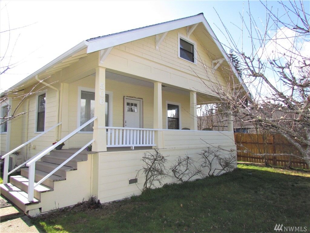 Property Photo: 506 W 12th St WA 98362