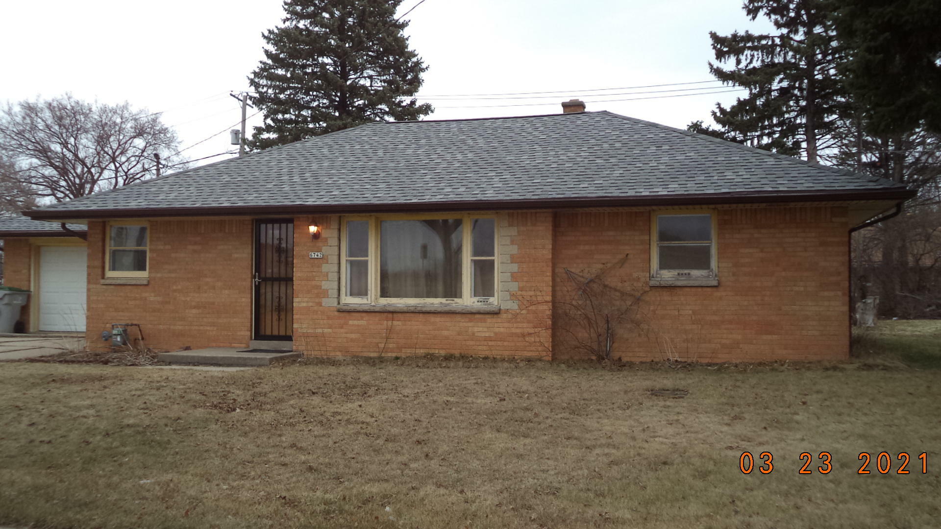 Property Photo:  6742 N 60th St  WI 53223 