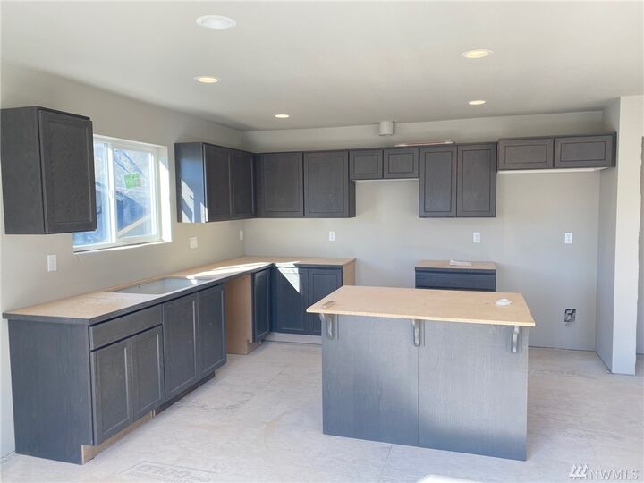 Property Photo:  1085 S Nevada Ave  WA 98802 