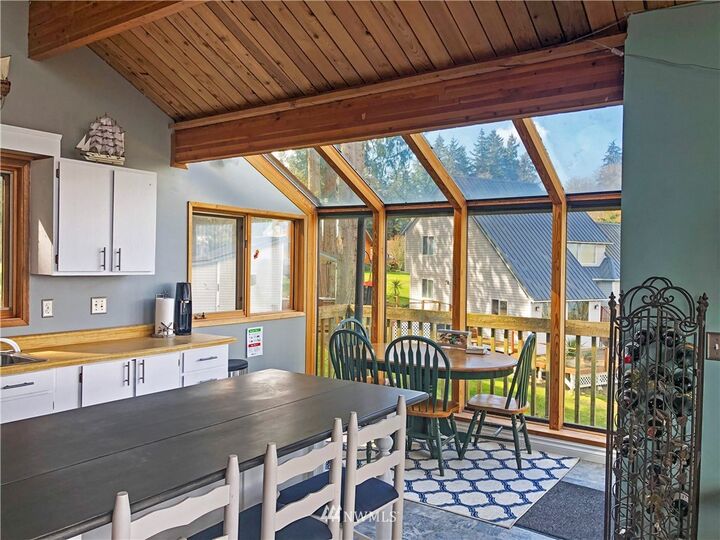 Property Photo: 34 A Saratoga Dr WA 98206