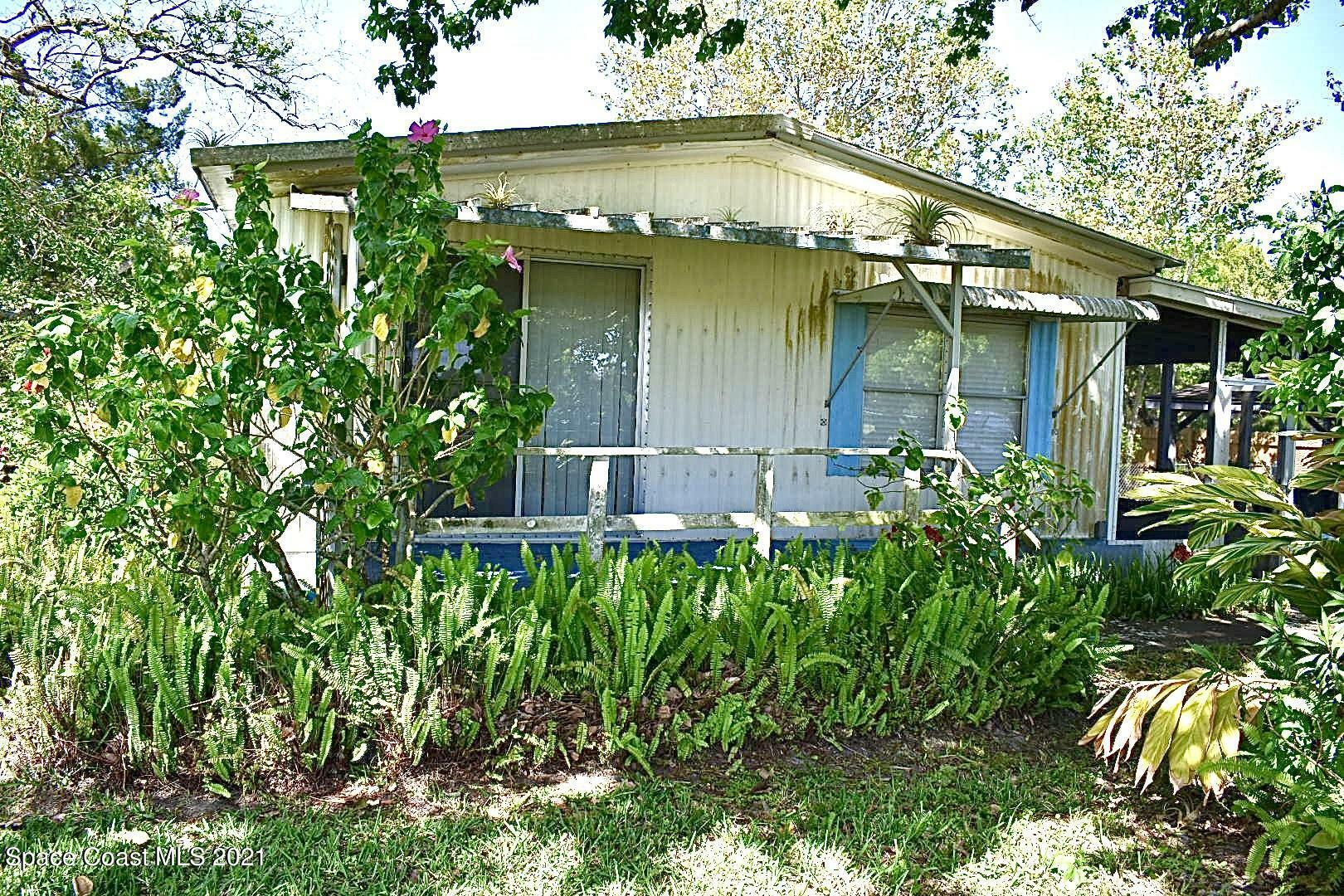 Property Photo:  2036 E Jay Jay Road  FL 32796 