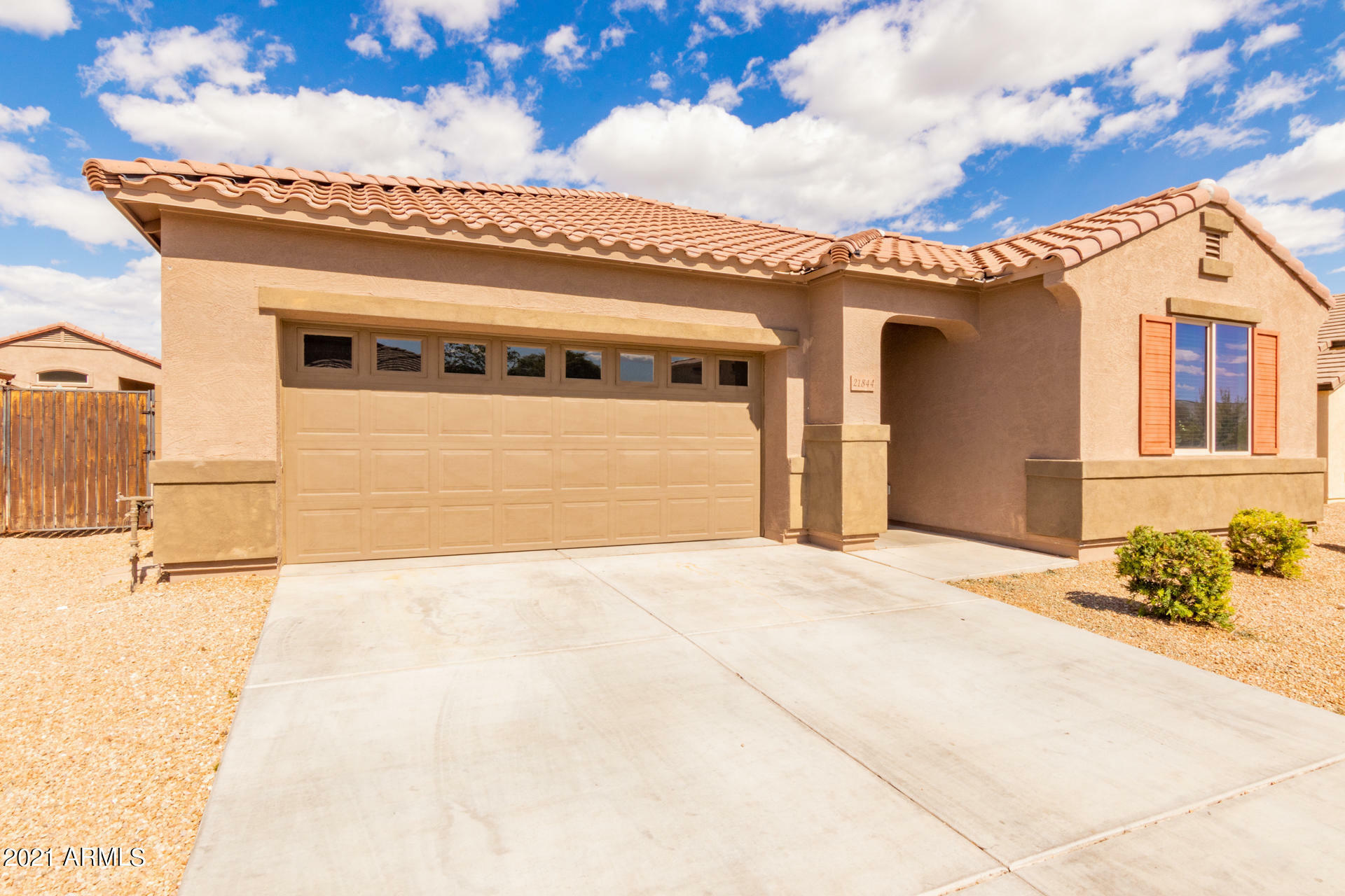 Property Photo:  21844 W Hopi Street  AZ 85326 