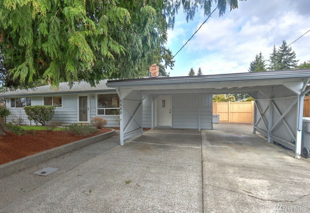 Property Photo:  2420 NE 25th St  WA 98056 