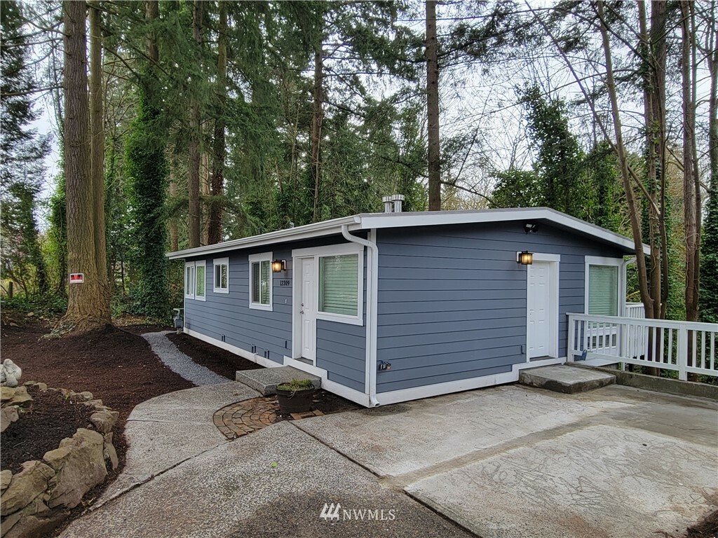 Property Photo:  12309 Hiram Place NE  WA 98125 