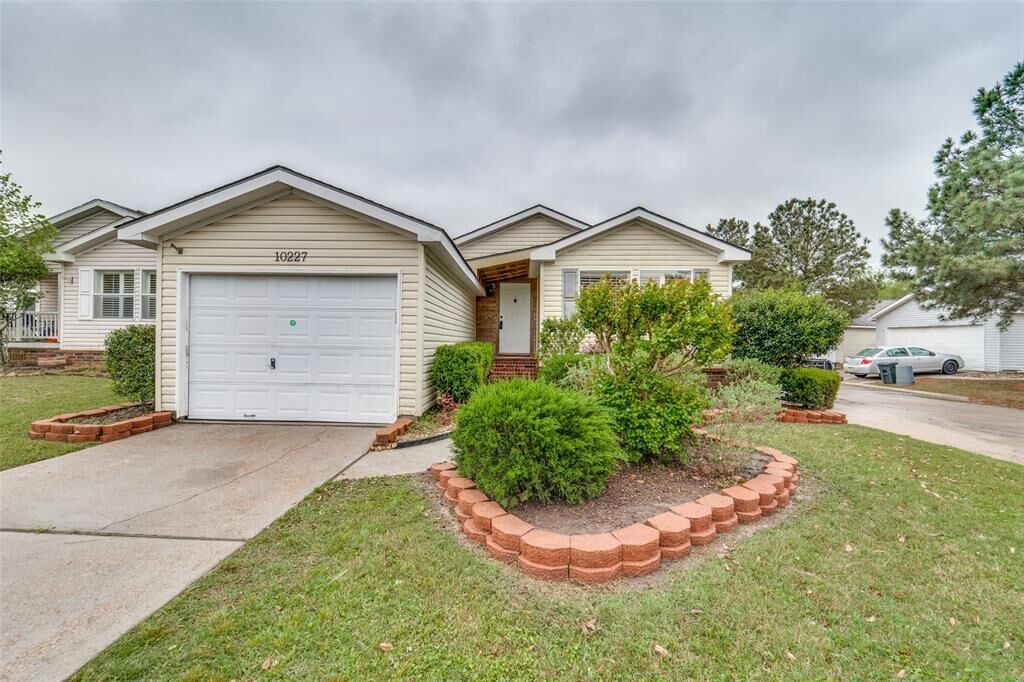 Property Photo: 10227 Elderberry Park Lane TX 77375