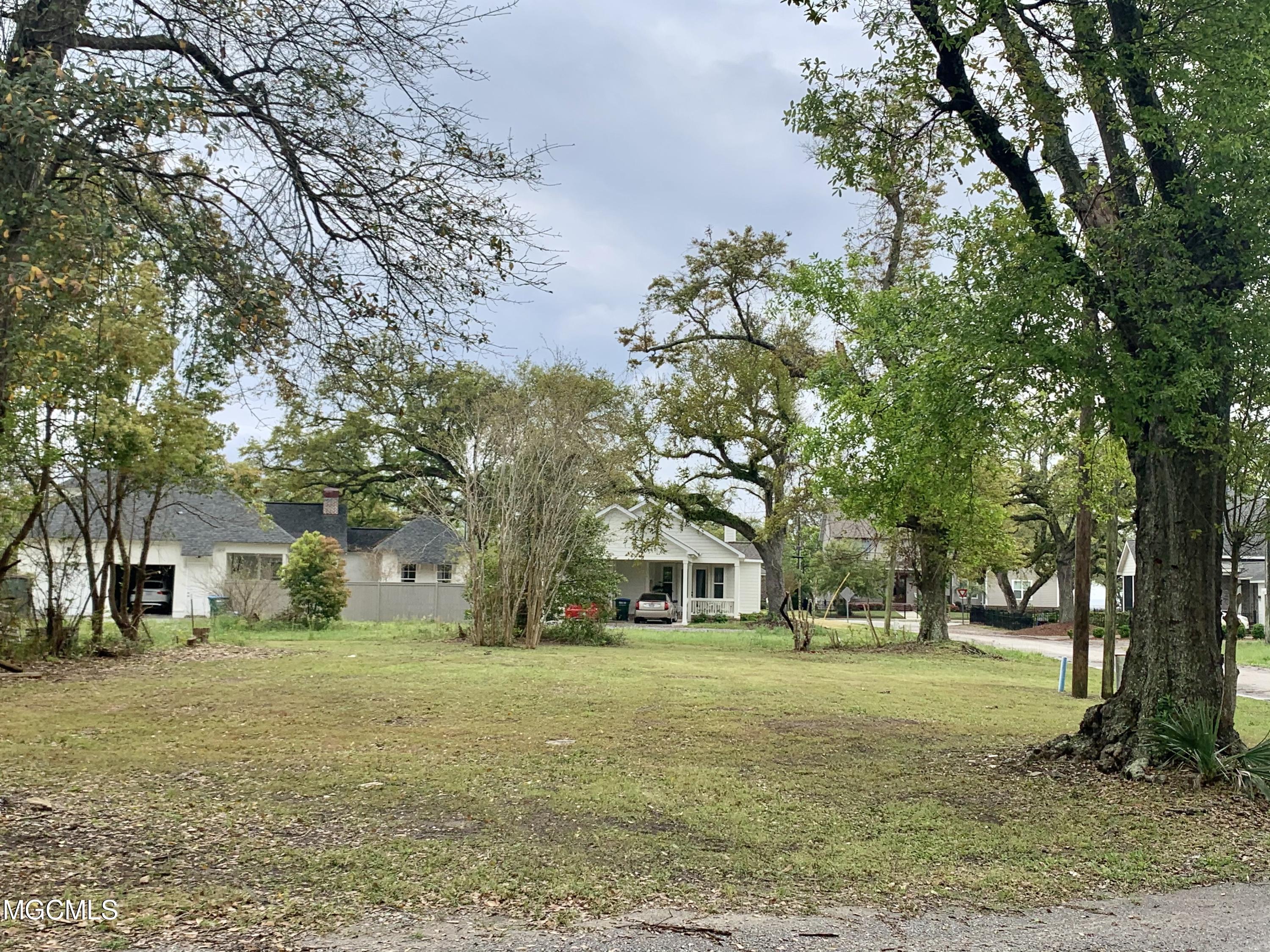 Property Photo:  1620 Searle Avenue  MS 39507 