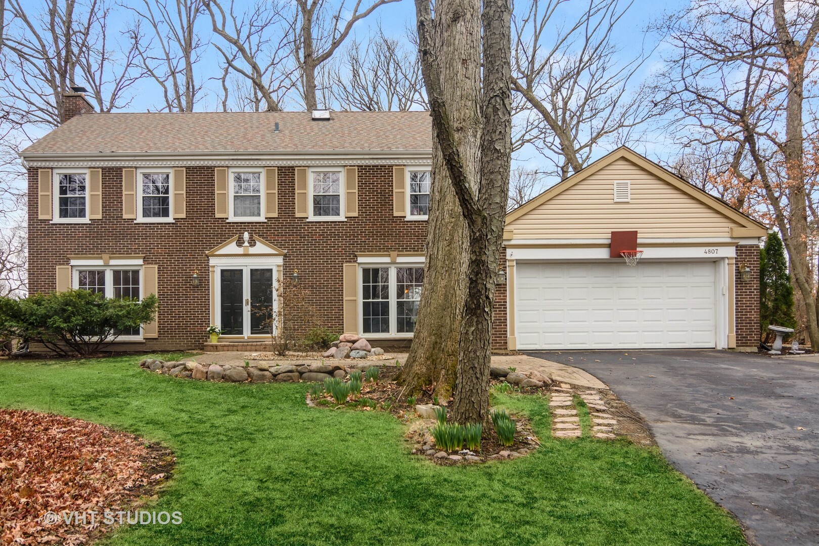 Property Photo: 4807 Greenwich Court IL 60008
