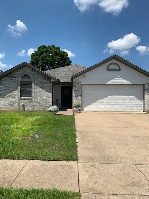 Property Photo: 1510 Briarcrest TX 76051