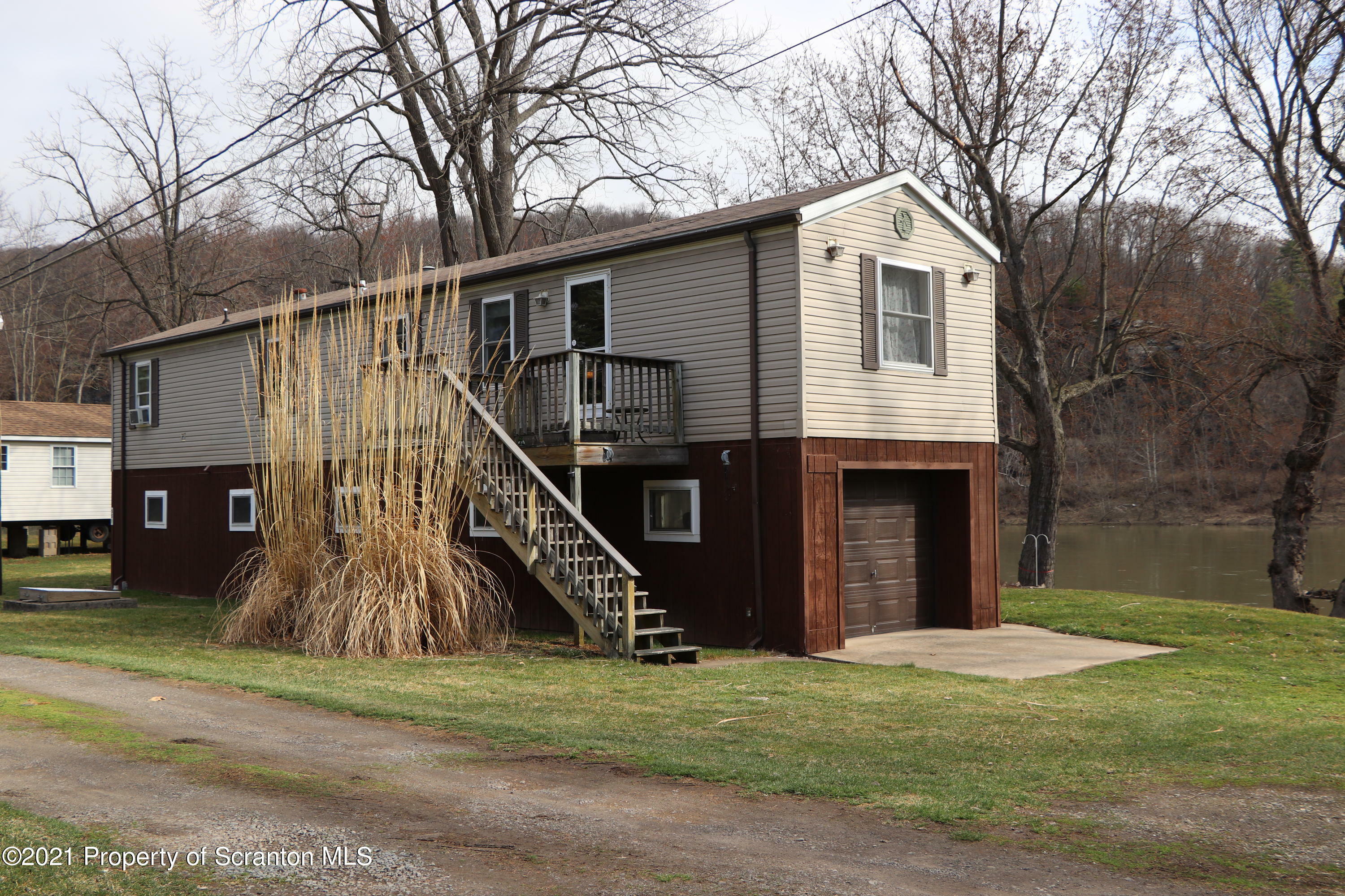 Property Photo:  381 Gravel Pit Lane  PA 18657 