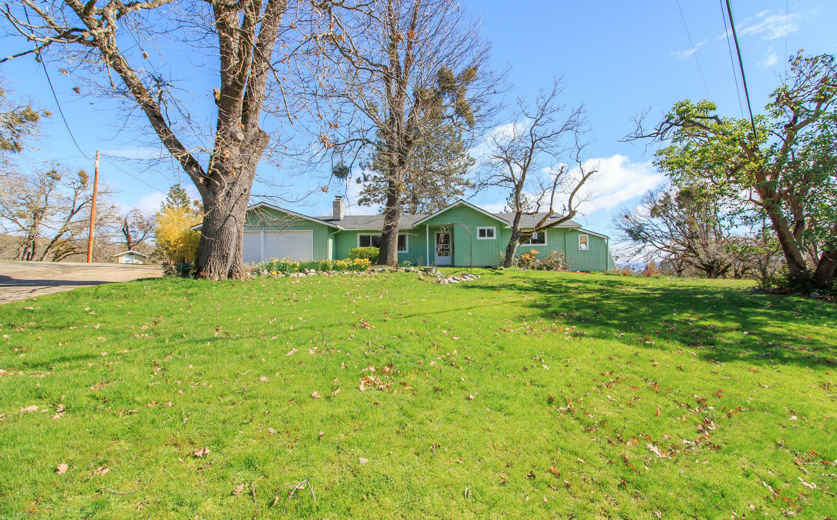 Property Photo:  5072 Old Stage Road  OR 97502 