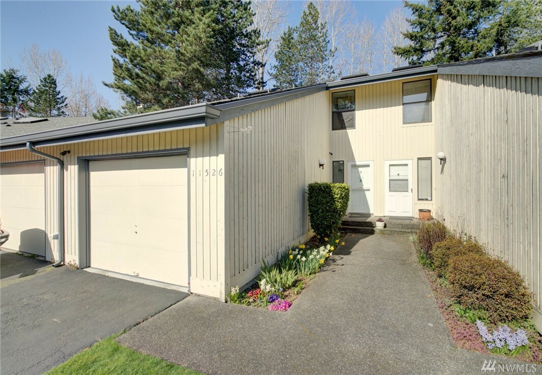 Property Photo:  11526 SE 173rd St  WA 98055 