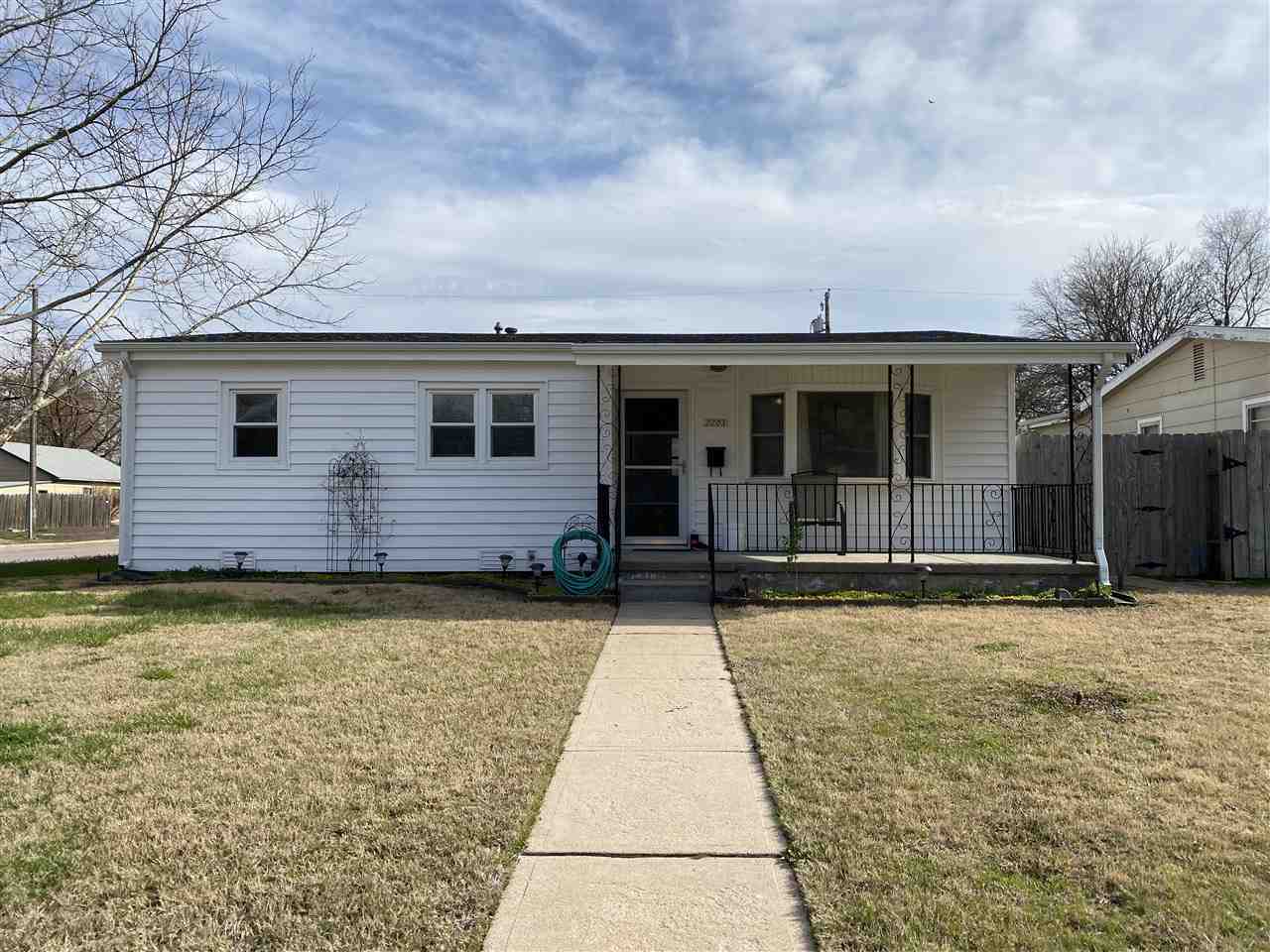 Property Photo:  2203 W Grant St  KS 67213 