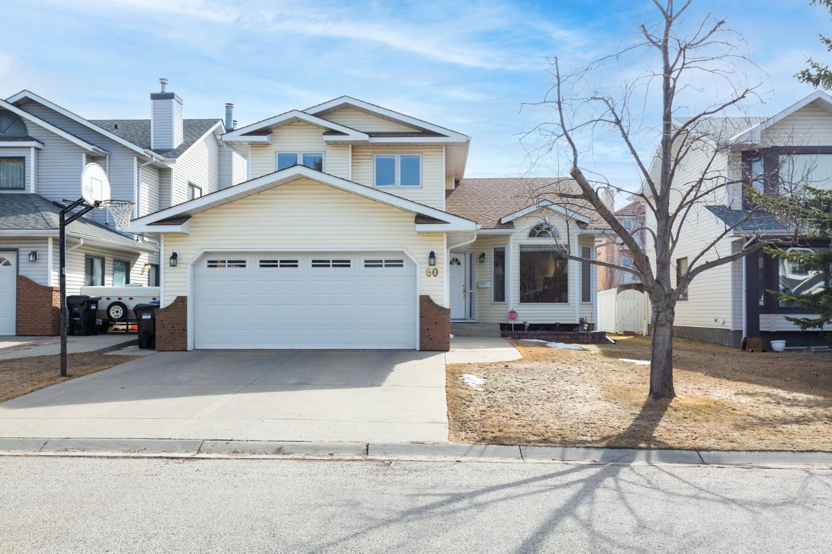 Property Photo:  60 Hawktree Green NW  AB T3G 3P9 