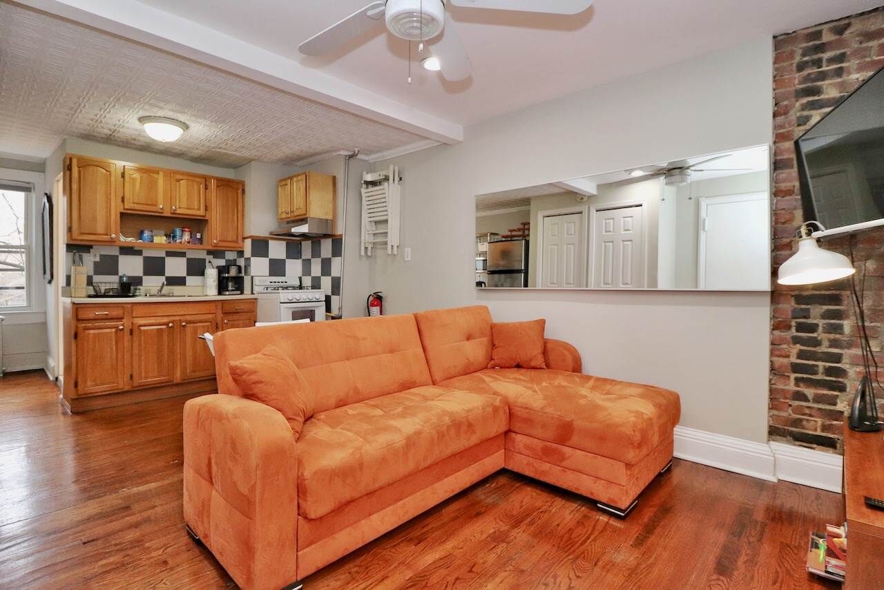 Property Photo:  352 Varick St 3  NJ 07302 