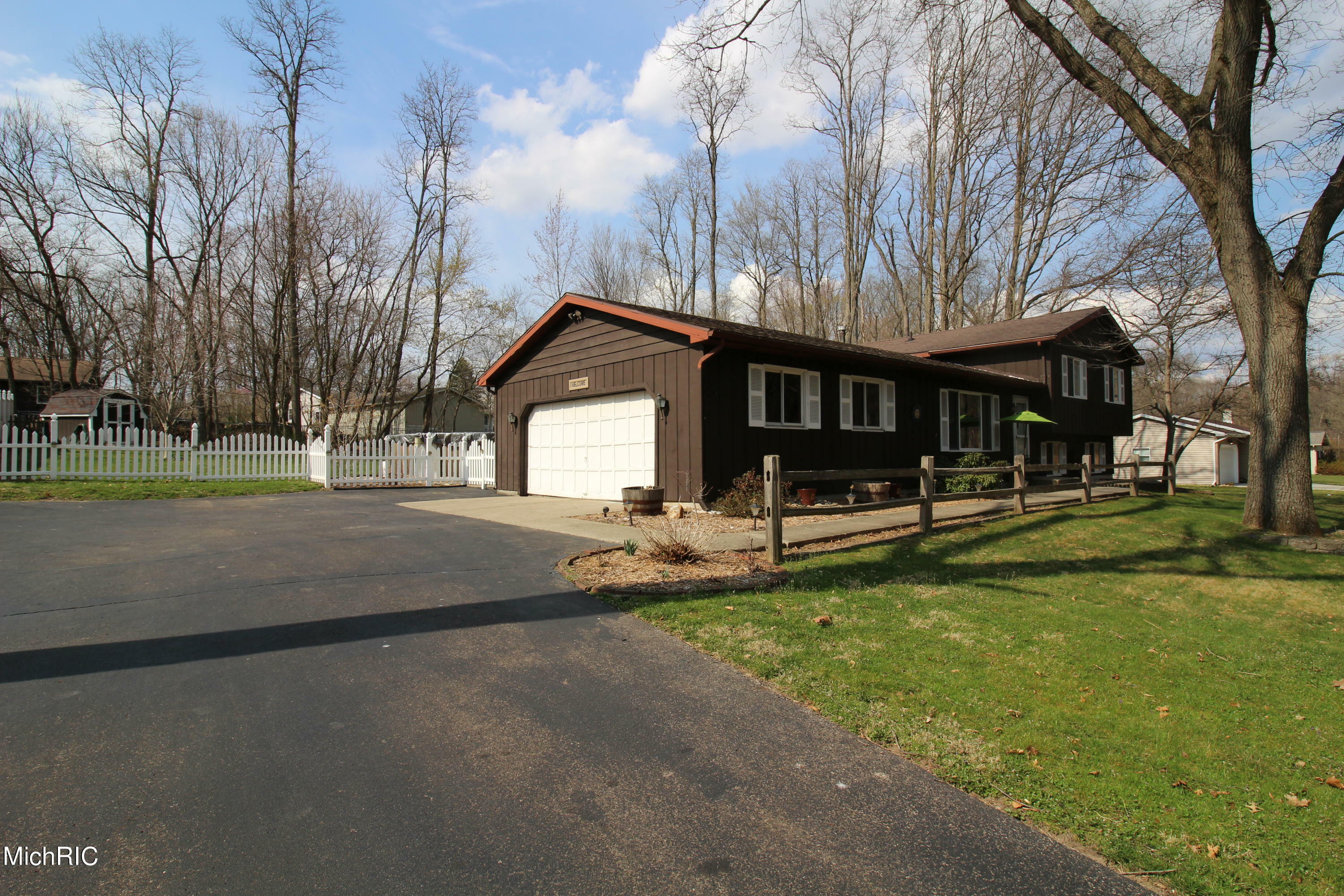 Property Photo:  14660 Coon Hollow Road  MI 49093 