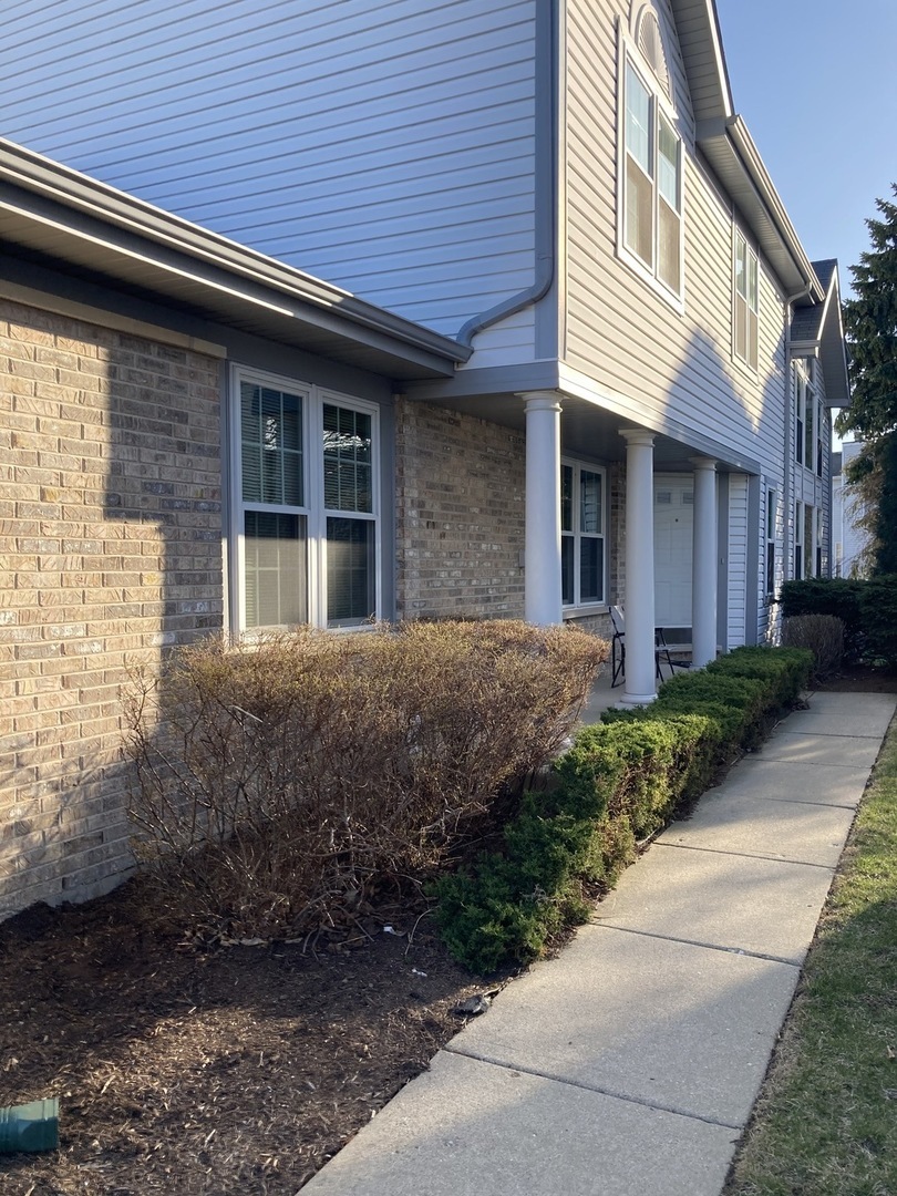 Property Photo:  1014 Sweetflower Drive  IL 60169 