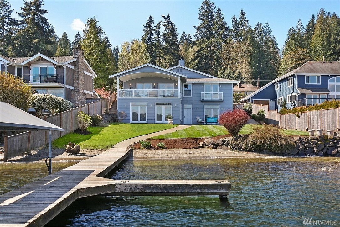 Property Photo:  3942 W Lake Sammamish Pkwy SE  WA 98008 