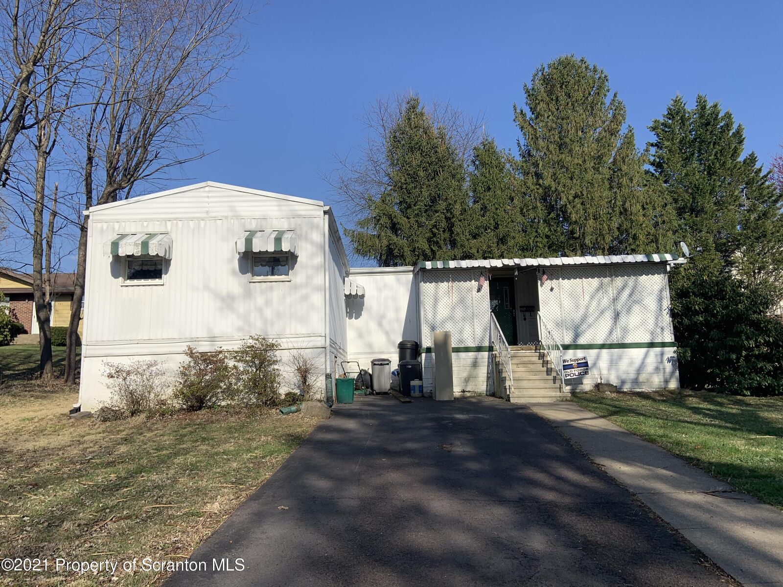 Property Photo:  423 Carter  PA 18518 