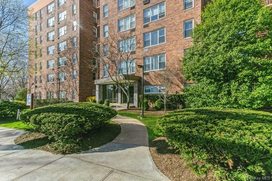 Property Photo:  100 Dehaven Drive 309  NY 10703 