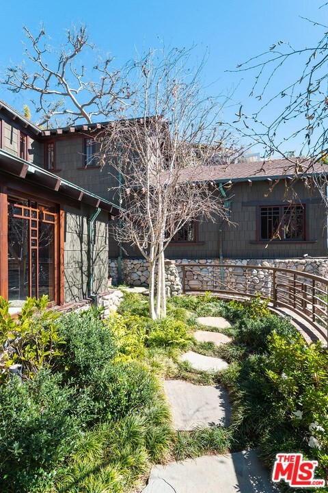 Property Photo: 9201 Flicker Way CA 90069