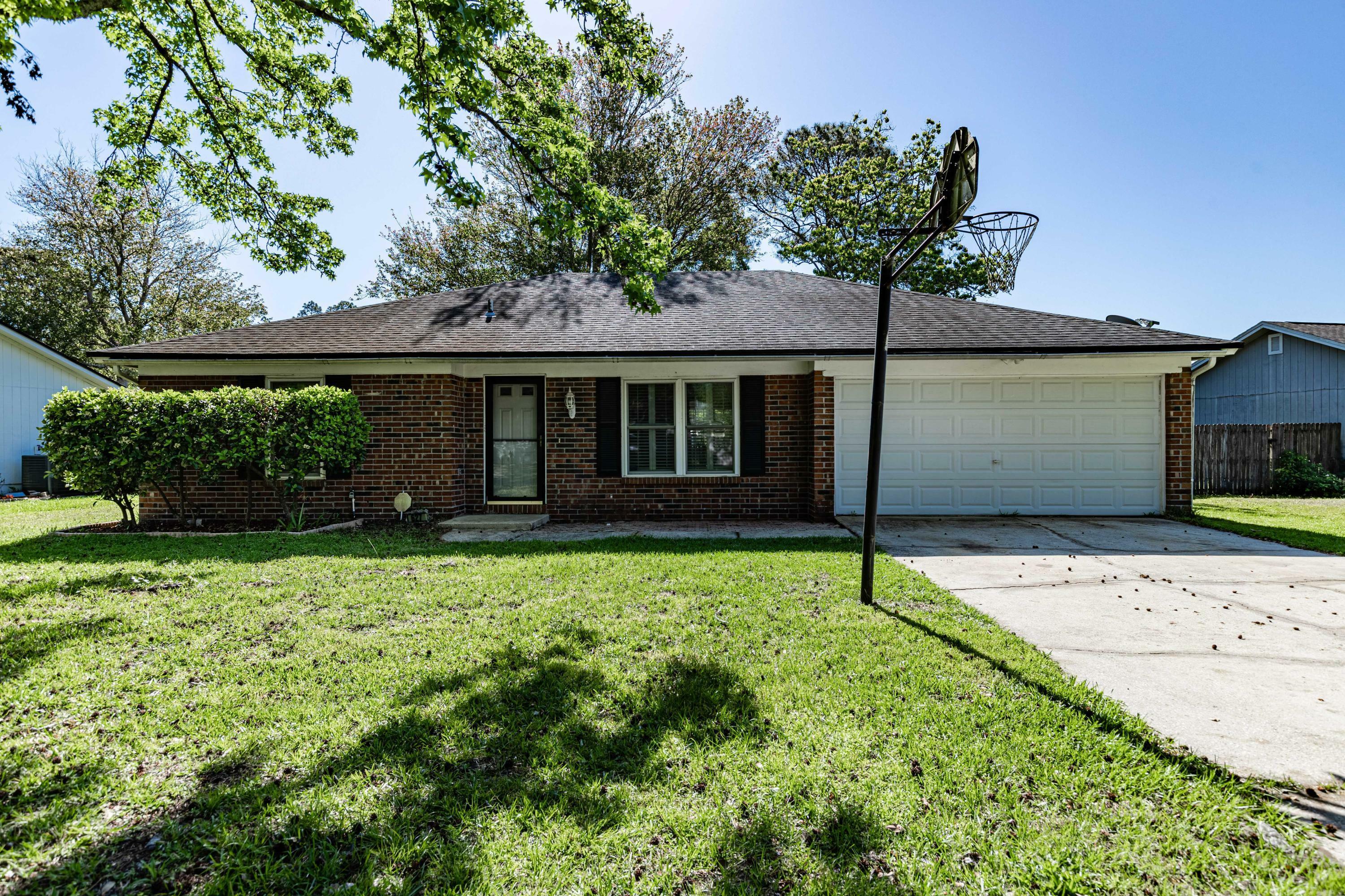 Property Photo: 627 Watling Lane FL 32221