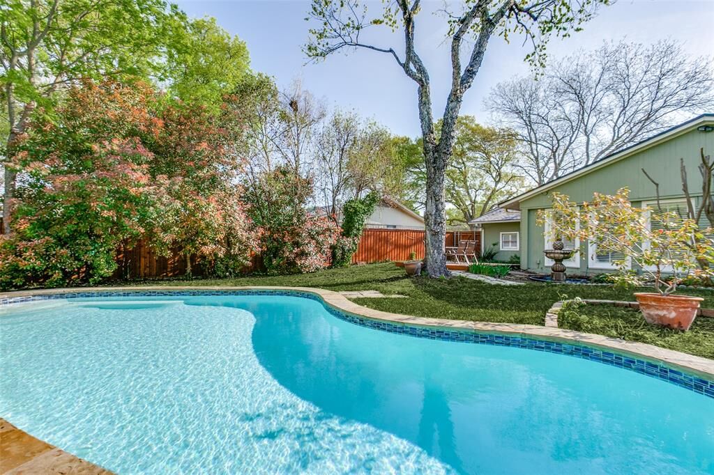 Property Photo: 1405 Wisteria Way TX 75080