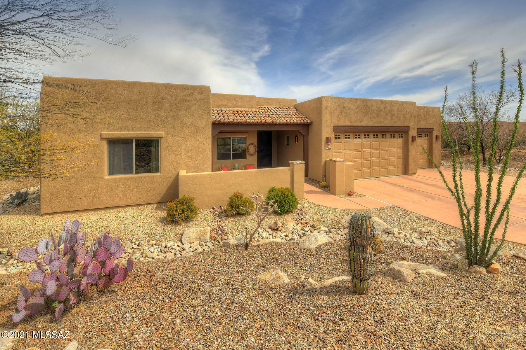 Property Photo:  718 W Placita Quieta  AZ 85614 