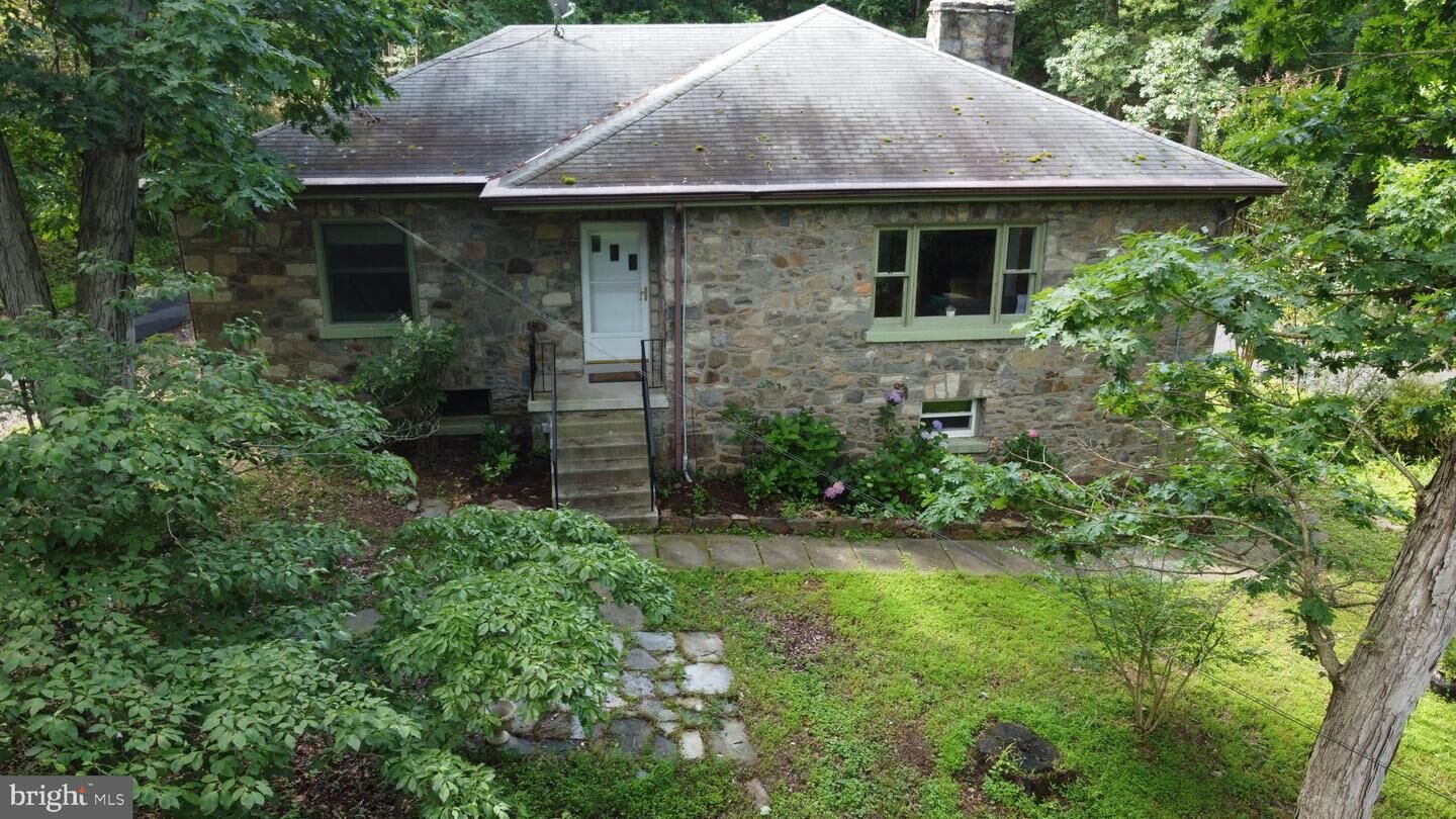 Property Photo: 39 River Road VA 20135