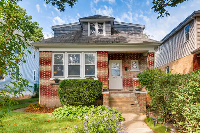 Property Photo: 2028 Darrow Avenue IL 60201