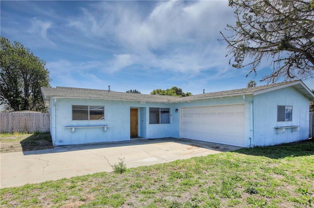 Property Photo:  1590 Manhattan Avenue  CA 93433 